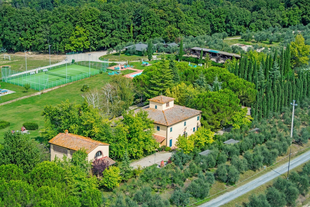 Villa Panconesi — 4-Star Luxury Hotel in Montespertoli, Italy