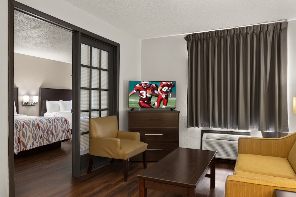 Red Roof Inn & Suites Savannah Airport - photo 15