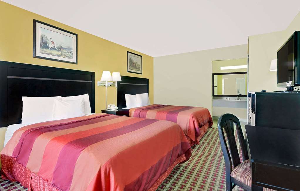 Days Inn by Wyndham Savannah - photo 21