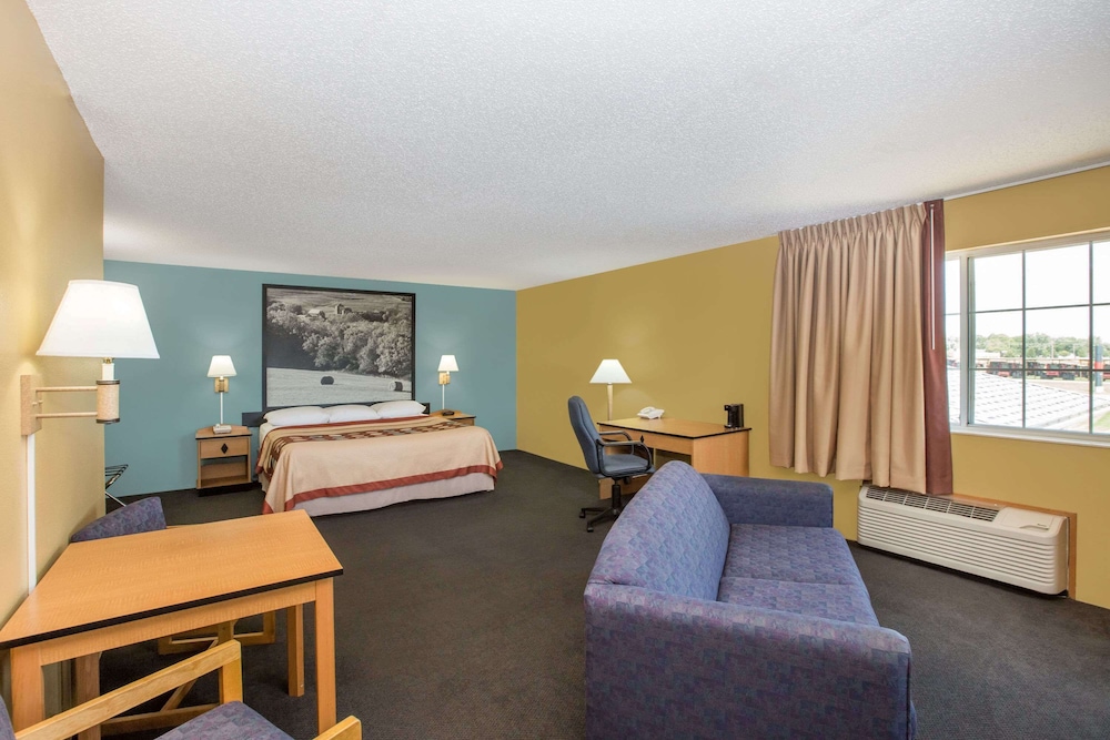 Super 8 by Wyndham Clarinda - photo 7