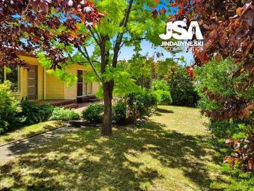 Stonewall in Jindabyne, Australia