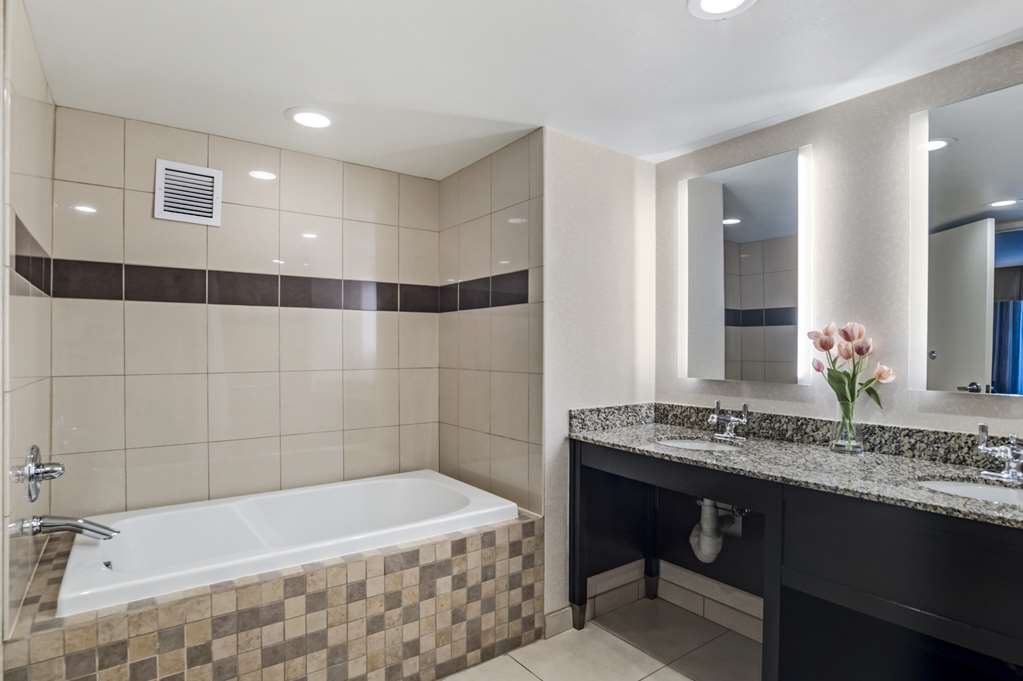 Best Western Plus Marina Gateway Hotel - photo 55
