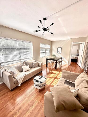 WOW LakeFront Oasis 3 Bedroom 2 Bath Pool Side Retreat — 4-Star Luxury Hotel in New Port Richey, United States