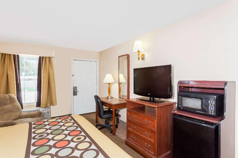 Super 8 by Wyndham Statesboro - photo 9