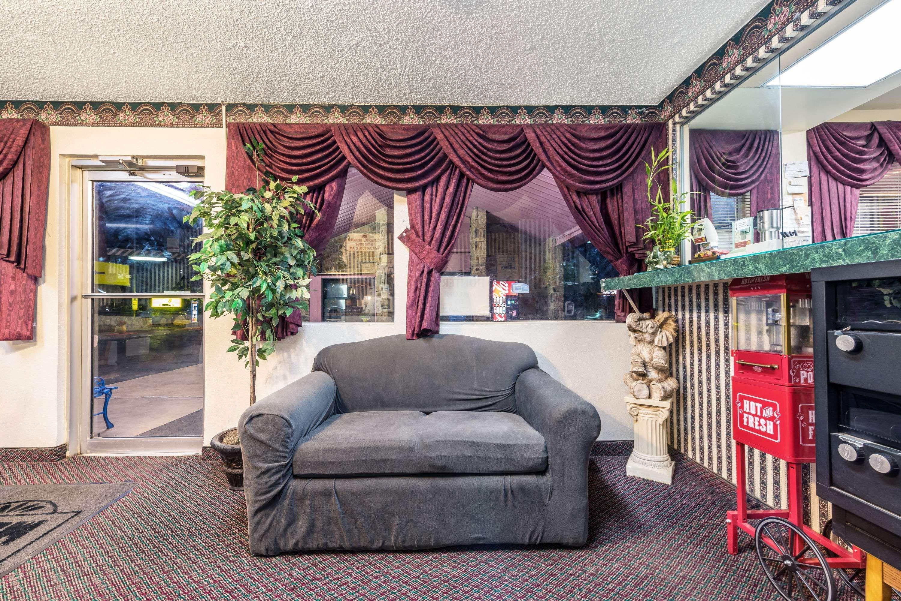Super 8 by Wyndham Eastland - photo 14