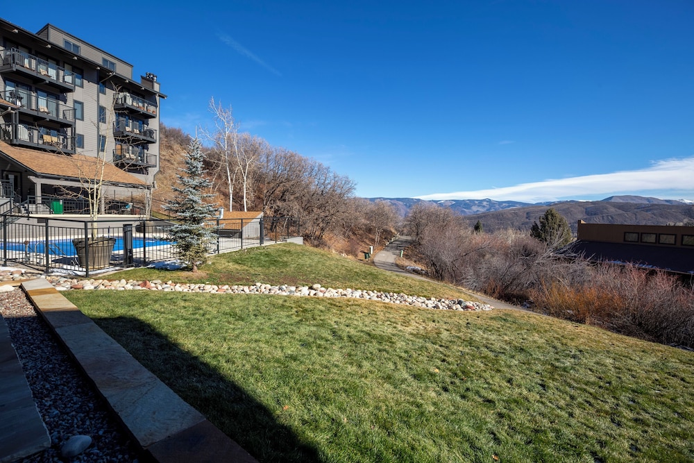 Snowmass Mountain by Snowmass Vacations — 4-Star Luxury Hotel in Snowmass Village, United States