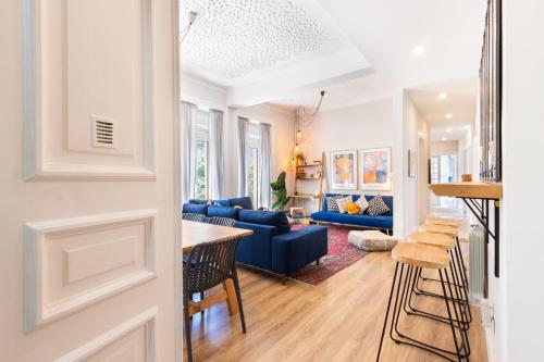 Bright City Center 10m from subway 6 rooms up to 20 PPL in Lisbon, Portugal