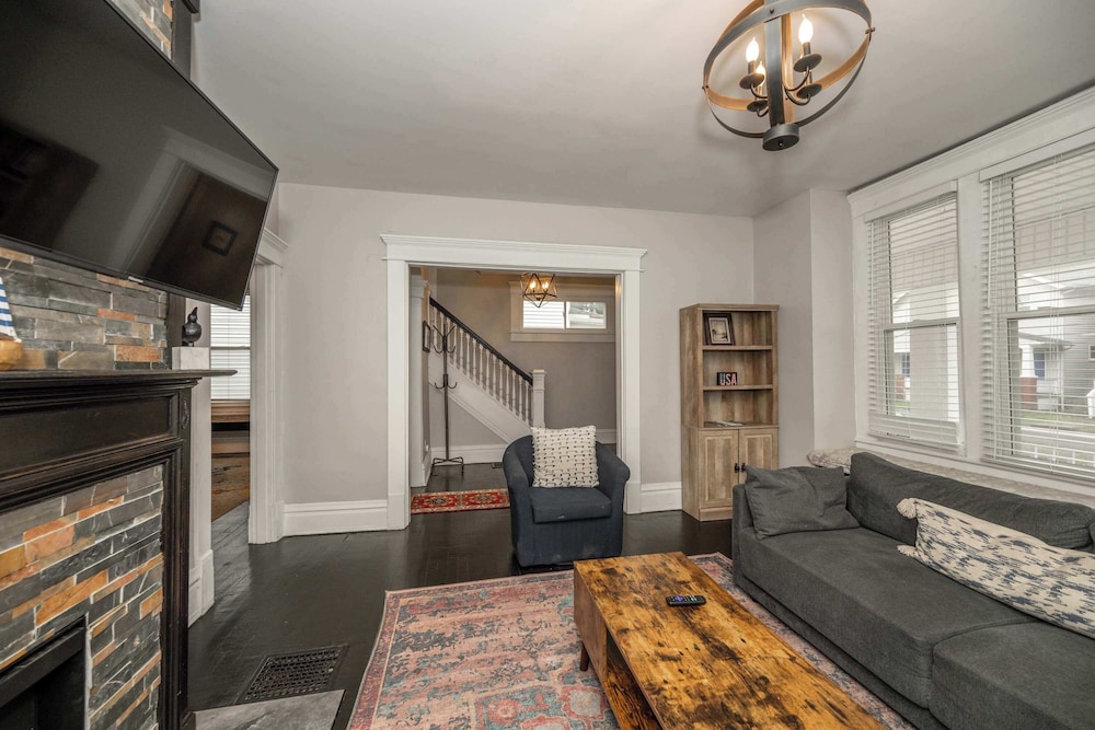 The Restful Roost w Hot Tub in Columbus, United States