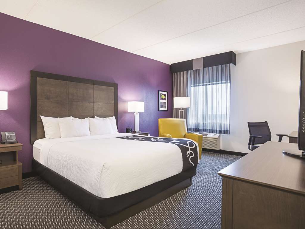 La Quinta Inn & Suites by Wyndham Baltimore BWI Airport - photo 27