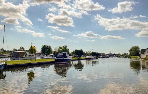Lake Front Home In Breukelen