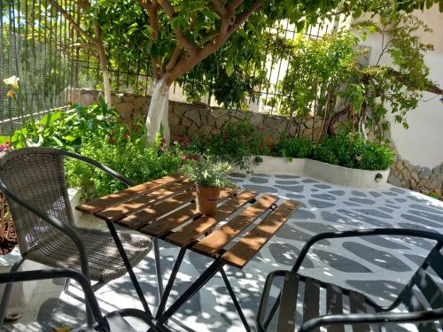 Studio In Garden in Poros, Greece
