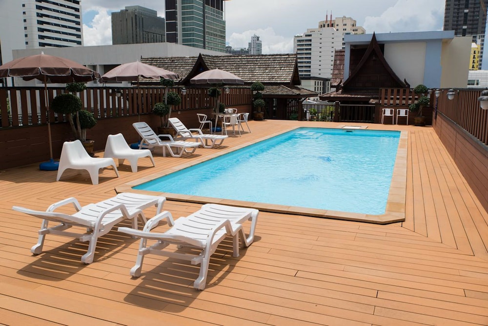 True Siam Rangnam Hotel