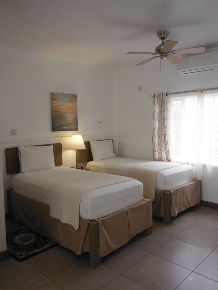 Mermaid Beach Hotel — Hillsborough — photo 3