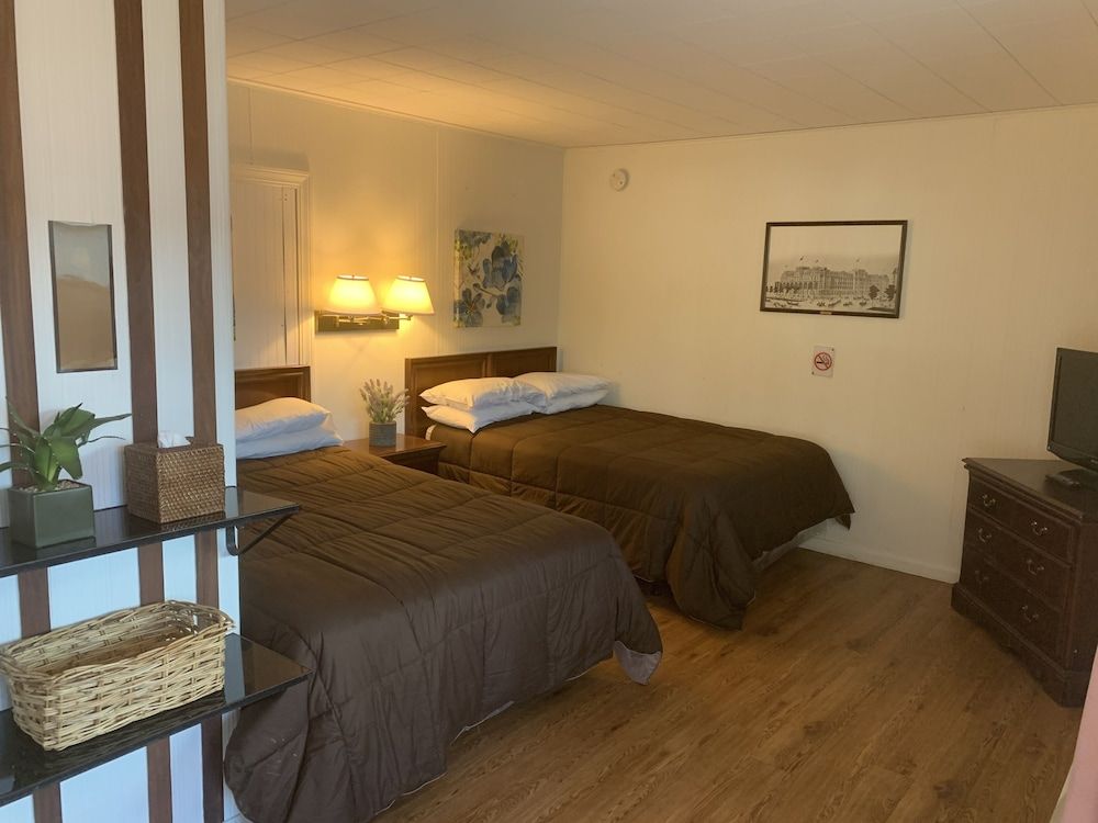 South Broadway Inn and Spa - photo 12