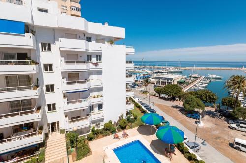 New Flat With Outdoor Pools In Puerto De Estepona - carbon neutral hotel in Estepona