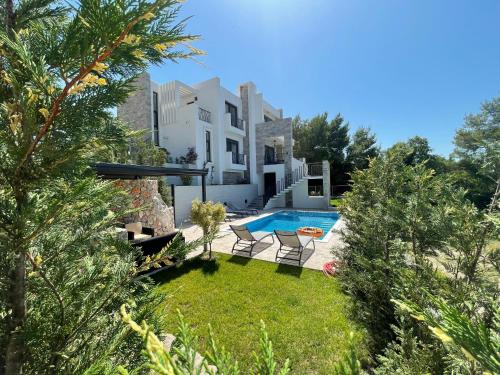 Villa Pine — 4-Star Luxury Hotel in Bar, Montenegro