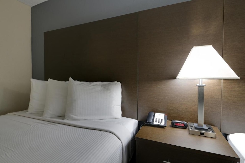 Baymont by Wyndham Ridgeland I 95 - photo 16