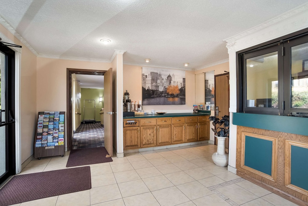 Econo Lodge Spotsylvania Town Center - photo 50
