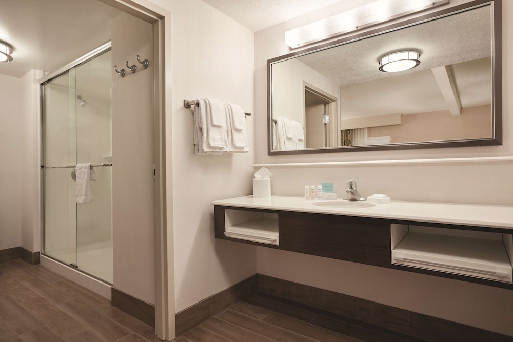 Hampton Inn Brigham City - photo 16