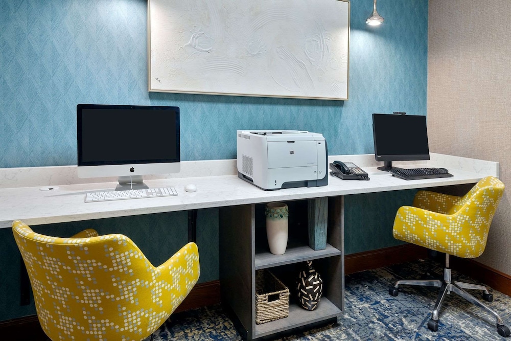 Hampton Inn & Suites Kansas City Country Club Plaza - photo 46