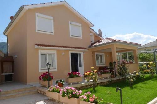 Apartments by the sea Barbat Rab 18462 — 4-Star Luxury Hotel in Rab, Croatia
