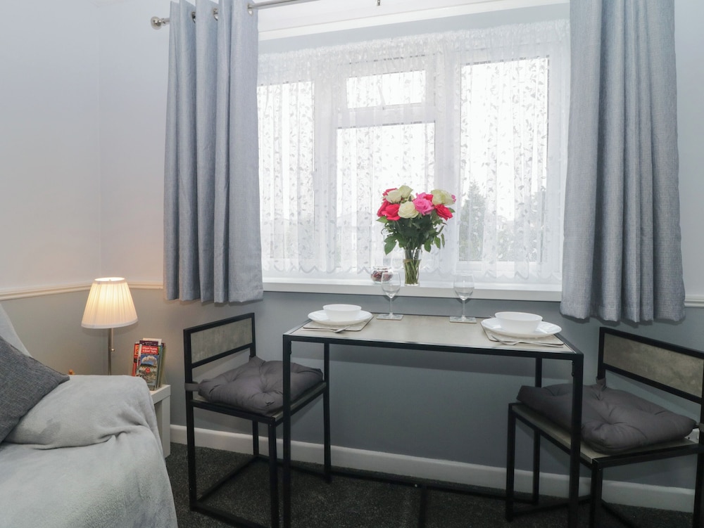 Flat 5 Big Tree Holiday Flats — Paignton — photo 2