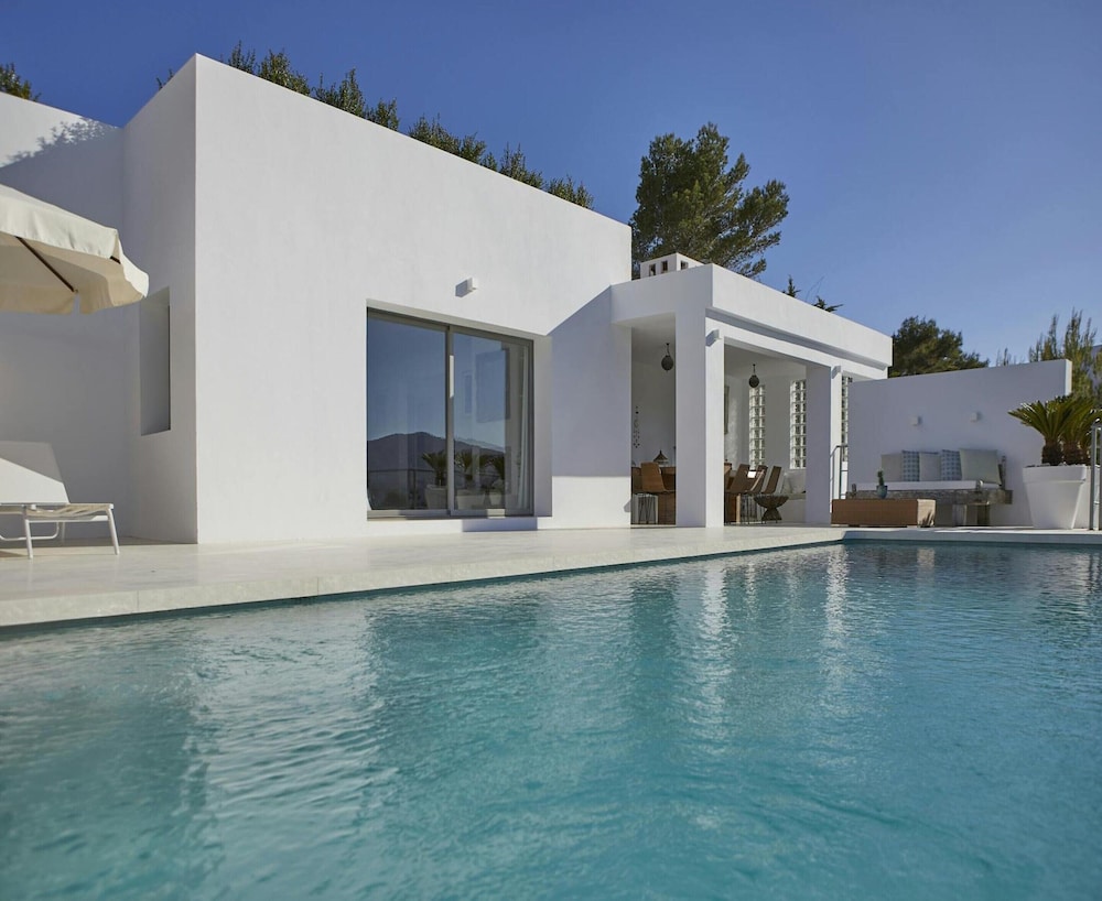 Villa in Porroig With Stunning Sea Views Moncloa-Aravaca Madrid