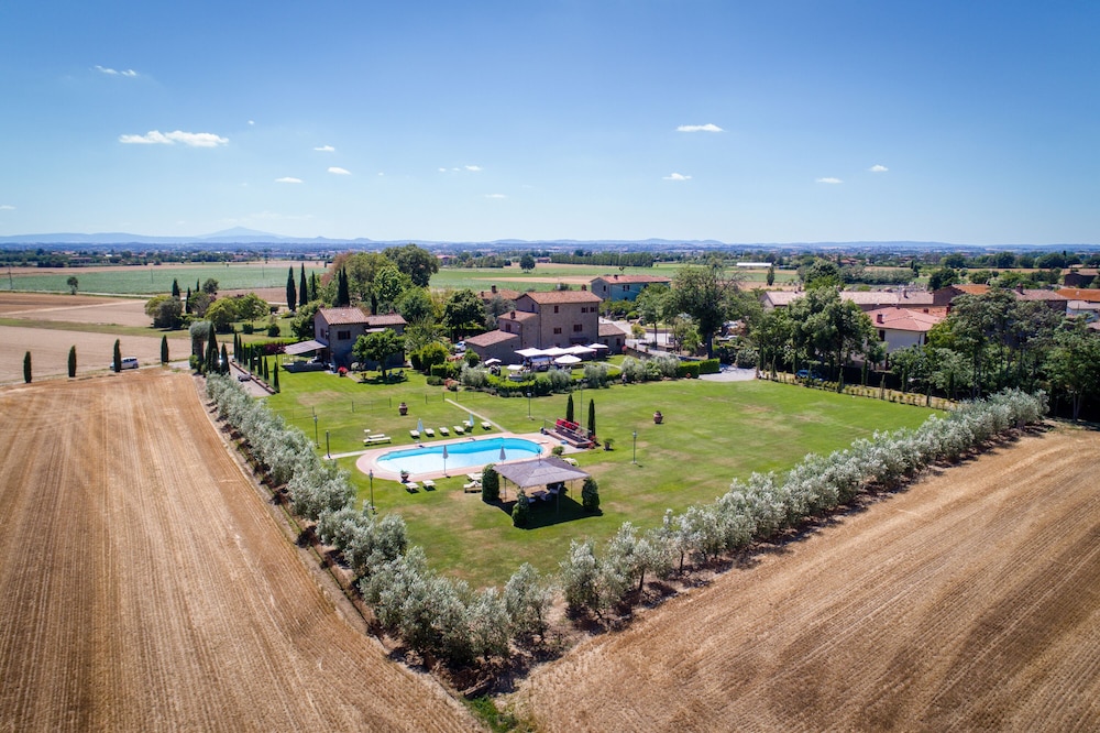Agriturismo I Pagliai — 4-Star Luxury Hotel in Cortona, Italy