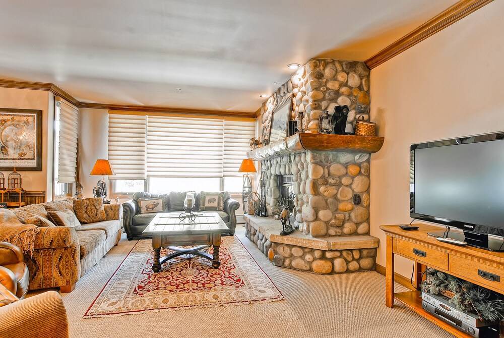 Highlands Slopeside by East West Hospitality - photo 240