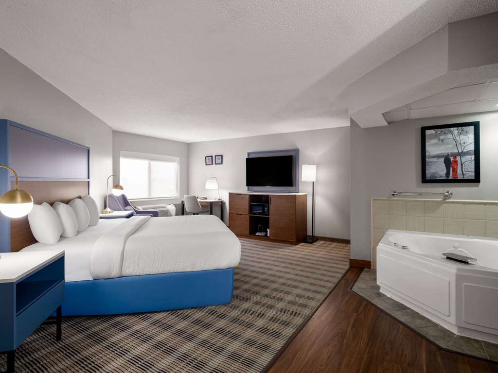AmericInn by Wyndham Shakopee Near Canterbury Park - photo 32