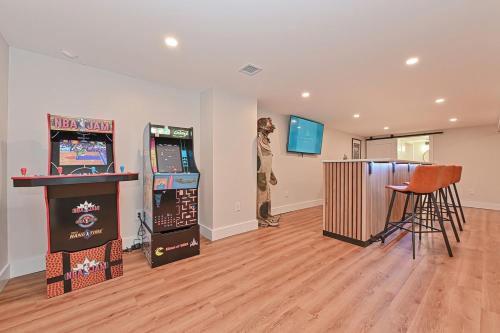 Bayside Oasis with Hot Tub & Game Room — hotel in Dennis