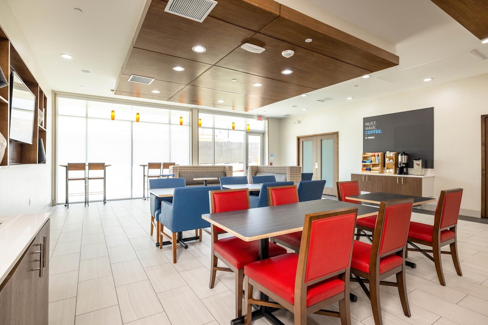 Holiday Inn Express & Suites San Jose Silicon Valley - photo 69