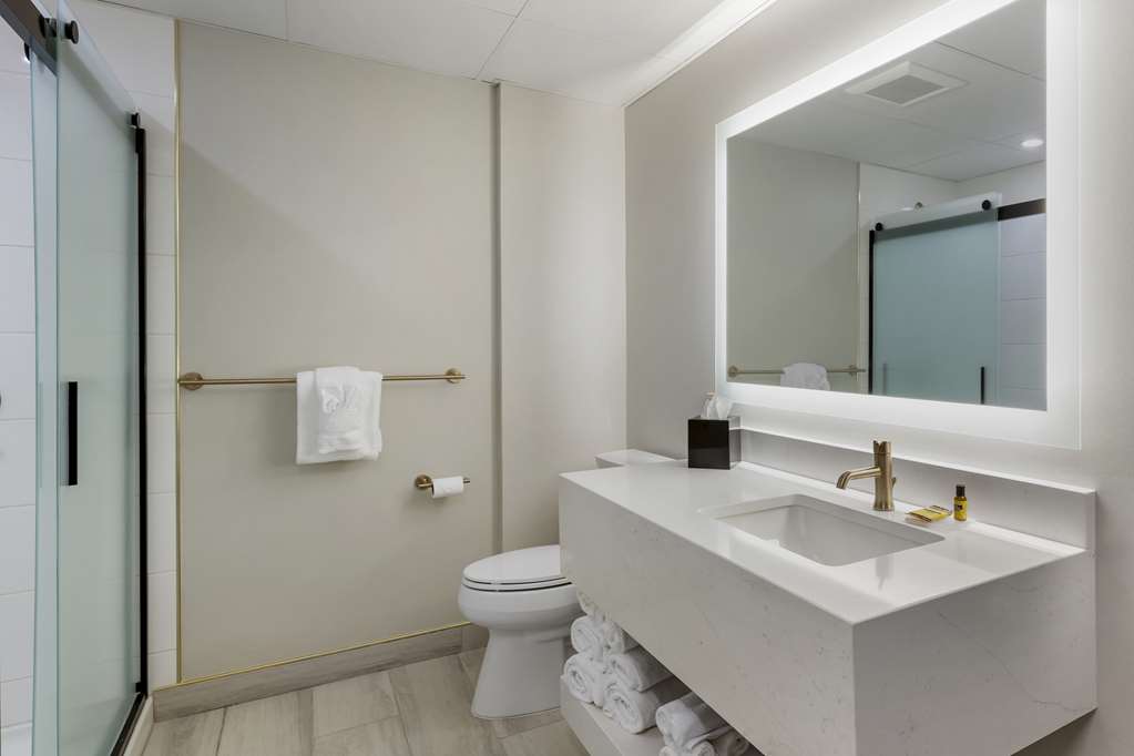 Best Western Plus The Charles Hotel - photo 34