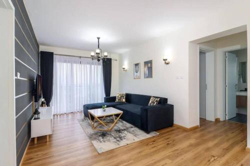 Emaza Lux 2 Bedroom Stylish Modern Apartment at Mi Vida Swimming Pool & Gym
