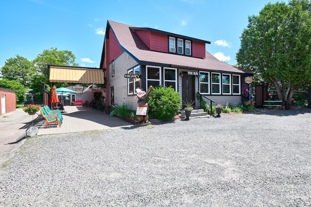 The Inn — Gravenhurst — photo 2