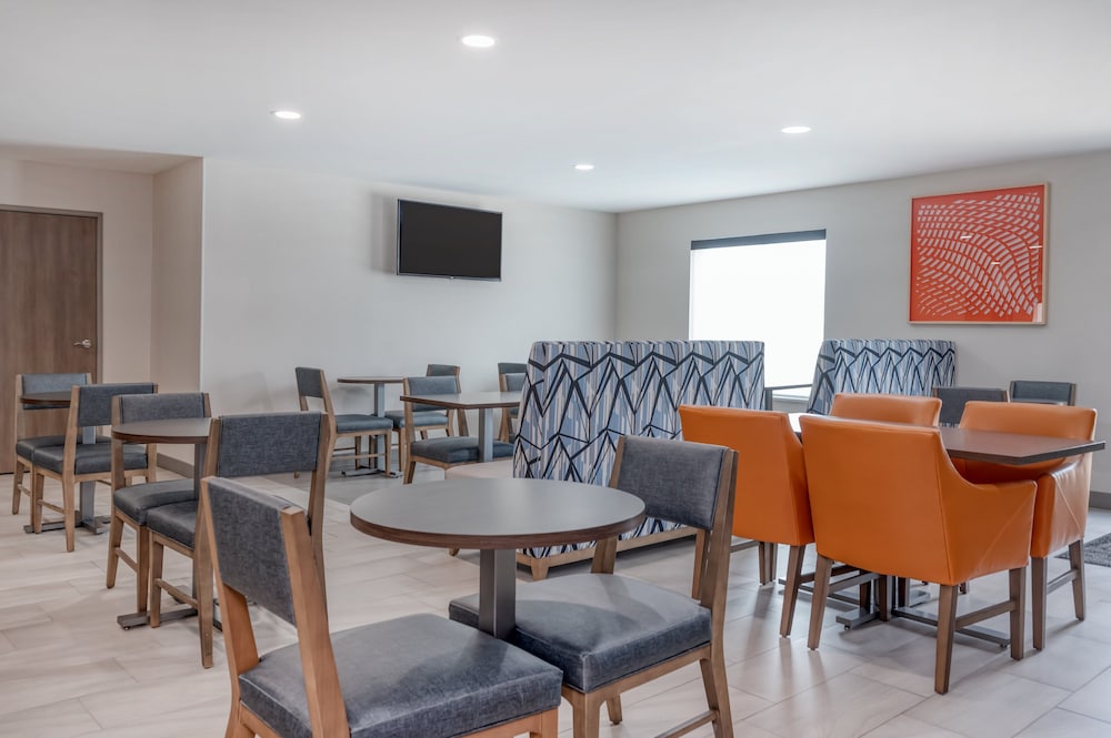 Holiday Inn Express Rensselaer by IHG - photo 37