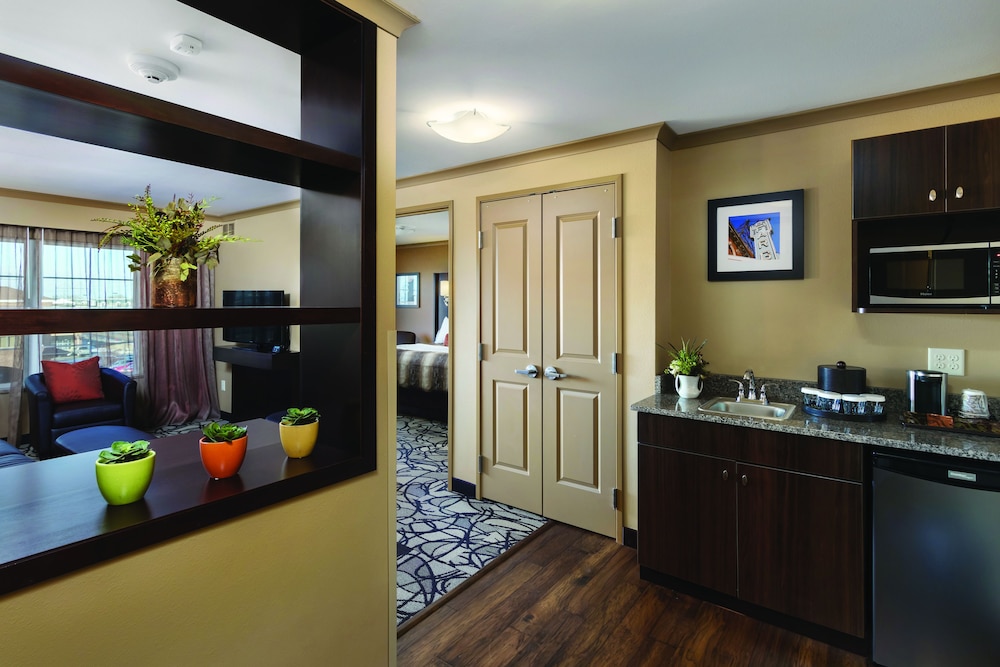 ClubHouse Hotel & Suites Fargo - photo 23