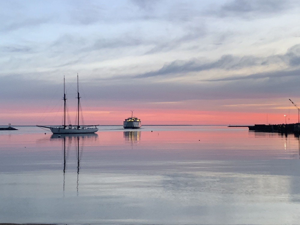 Vineyard Harbor Motel Private Beach - photo 353