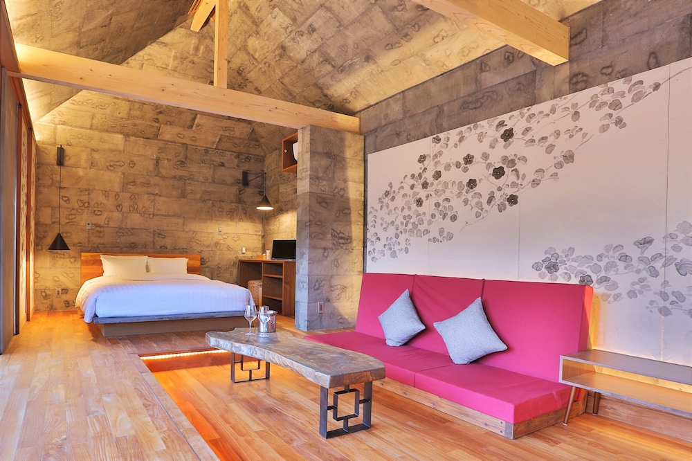 Kawasemi no su in Nago, Japan