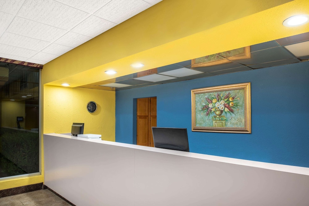 Days Inn by Wyndham Salem - photo 3