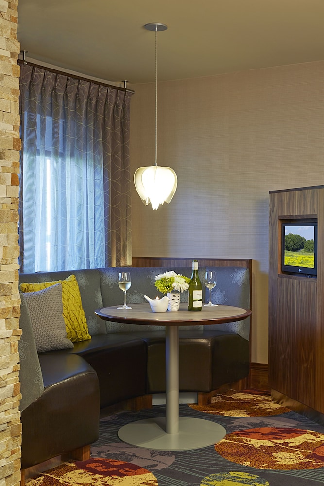 Courtyard by Marriott Ithaca Airport University - photo 24