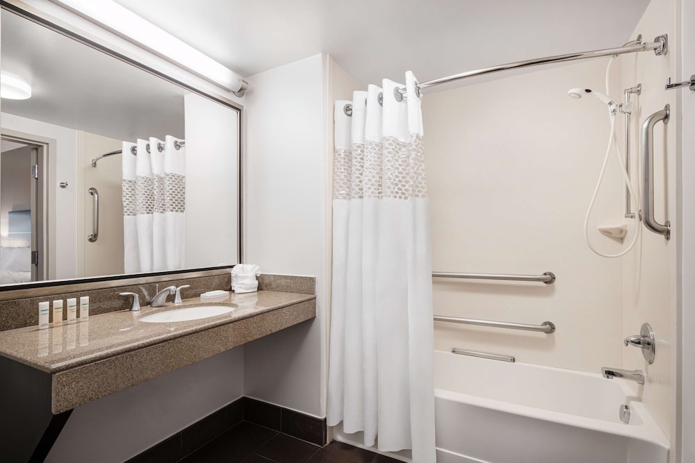 Hampton Inn Loveland - photo 15