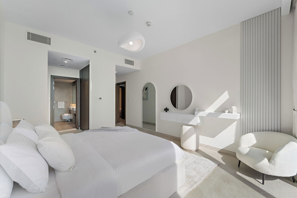 2BR Canal Front B3 Canal Views — 4-Star Luxury Hotel in Dubai, United Arab Emirates