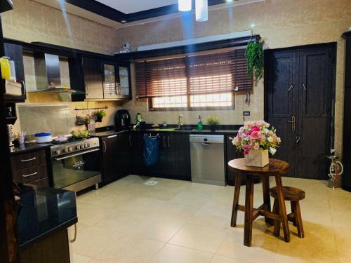 Laura’s Stylish Villa — Madaba — photo 3