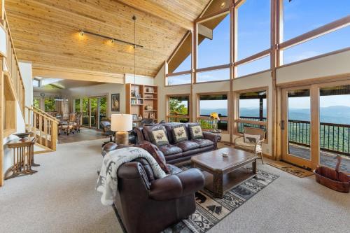 Soaring Eagles View - carbon neutral hotel in Unknown City