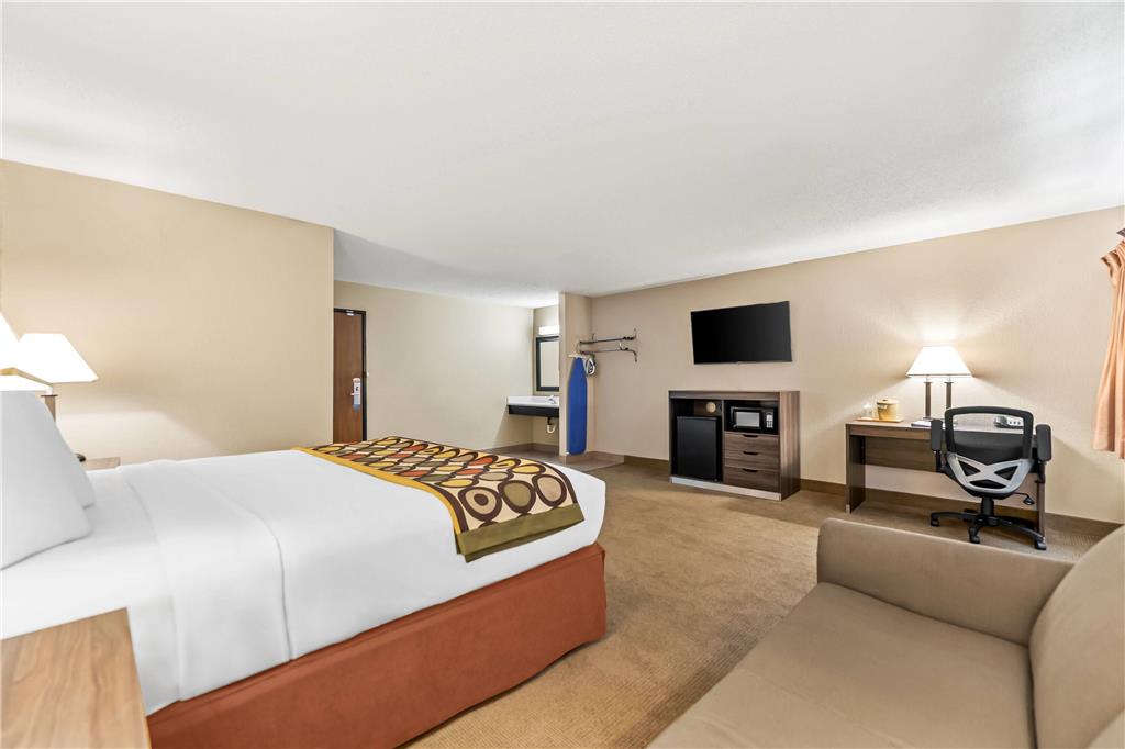 Super 8 by Wyndham Elgin - photo 33