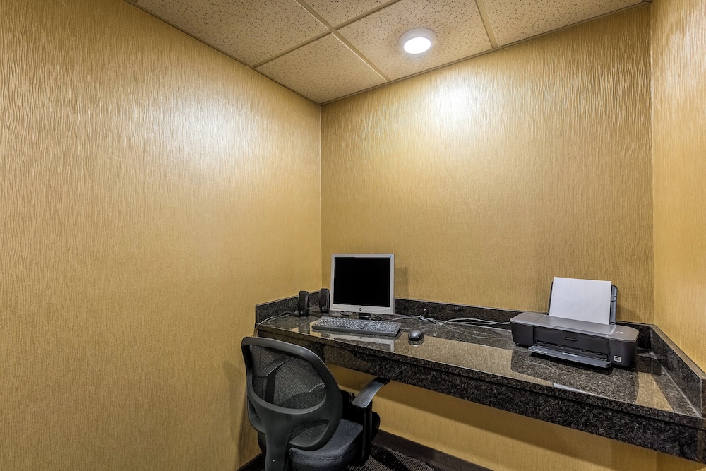 Cobblestone Inn & Suites Merrill - photo 47