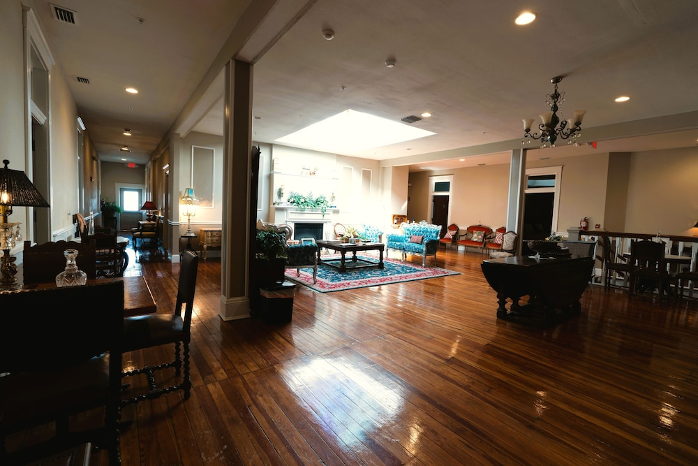 Oaak Tree Hotel - photo 16