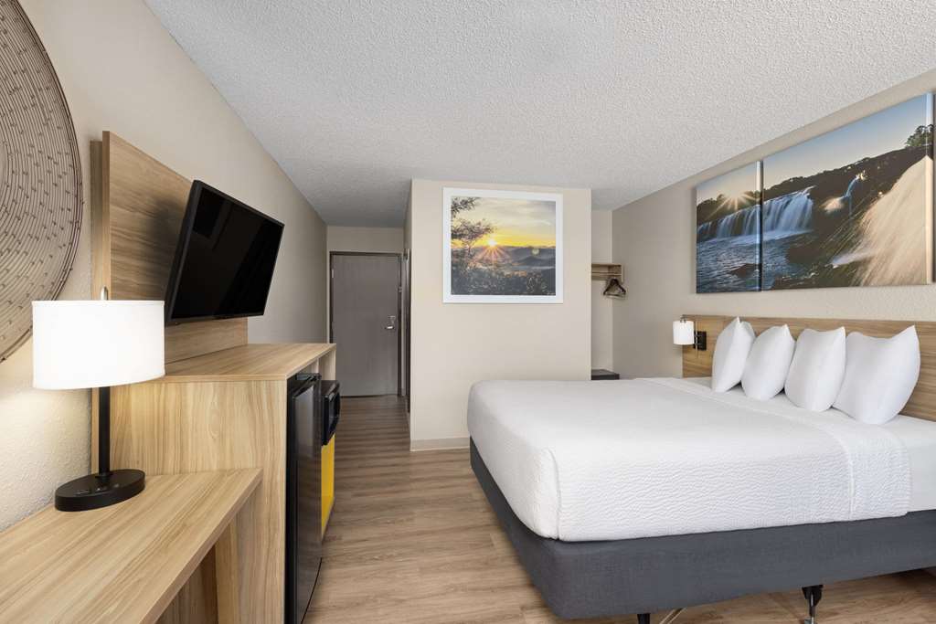 Days Inn by Wyndham Carthage - photo 14