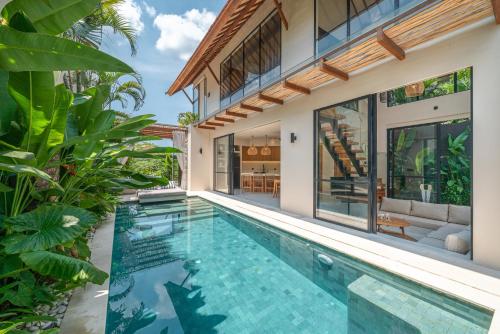 Yuko Tropical Bliss 2BR Villa Short Stroll to Beach — 4-Star Luxury Hotel in Canggu, Indonesia